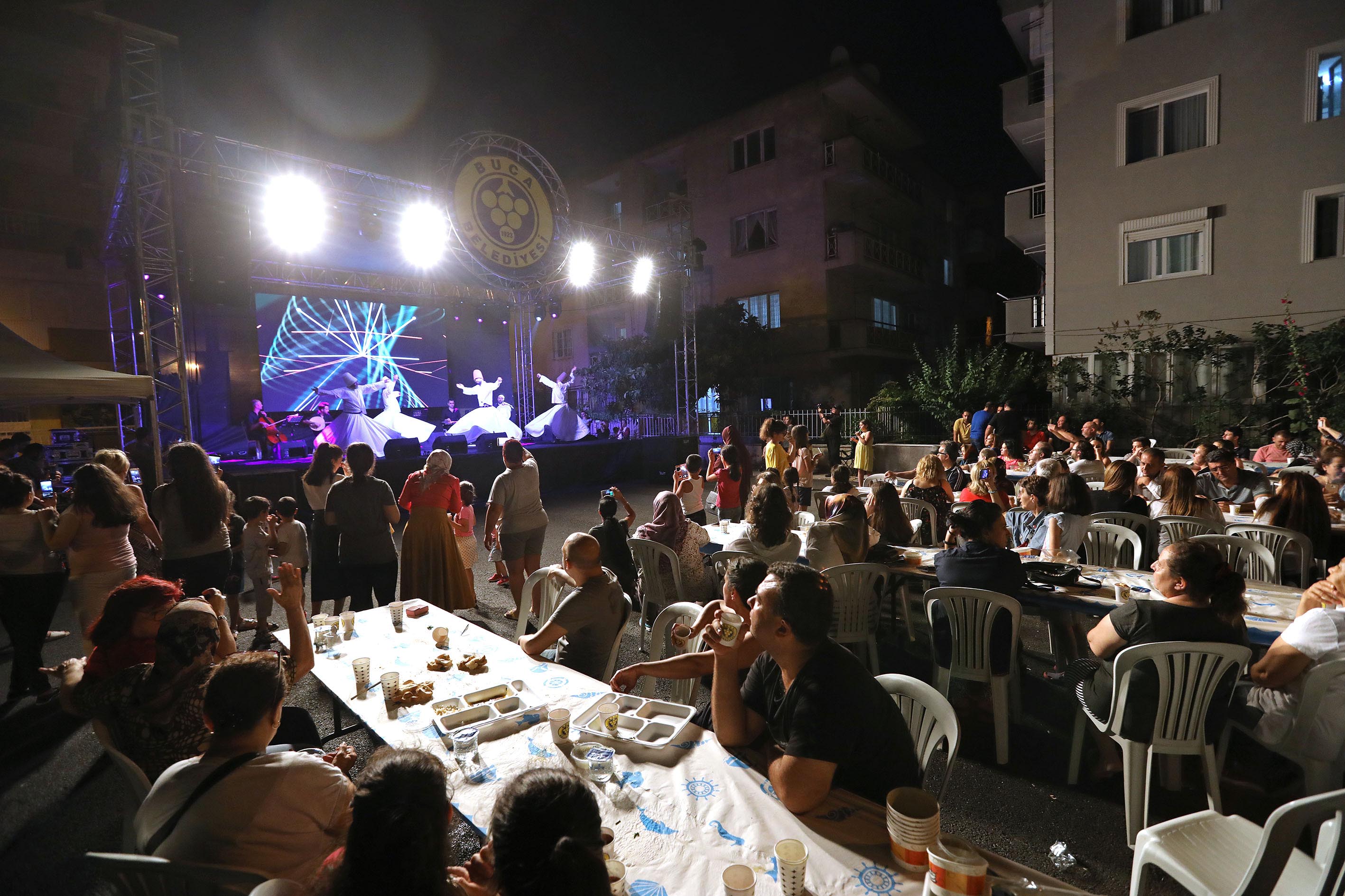 Binlerce Bucalı Kadir Gecesi’nin huzurunu birlikte yaşadı