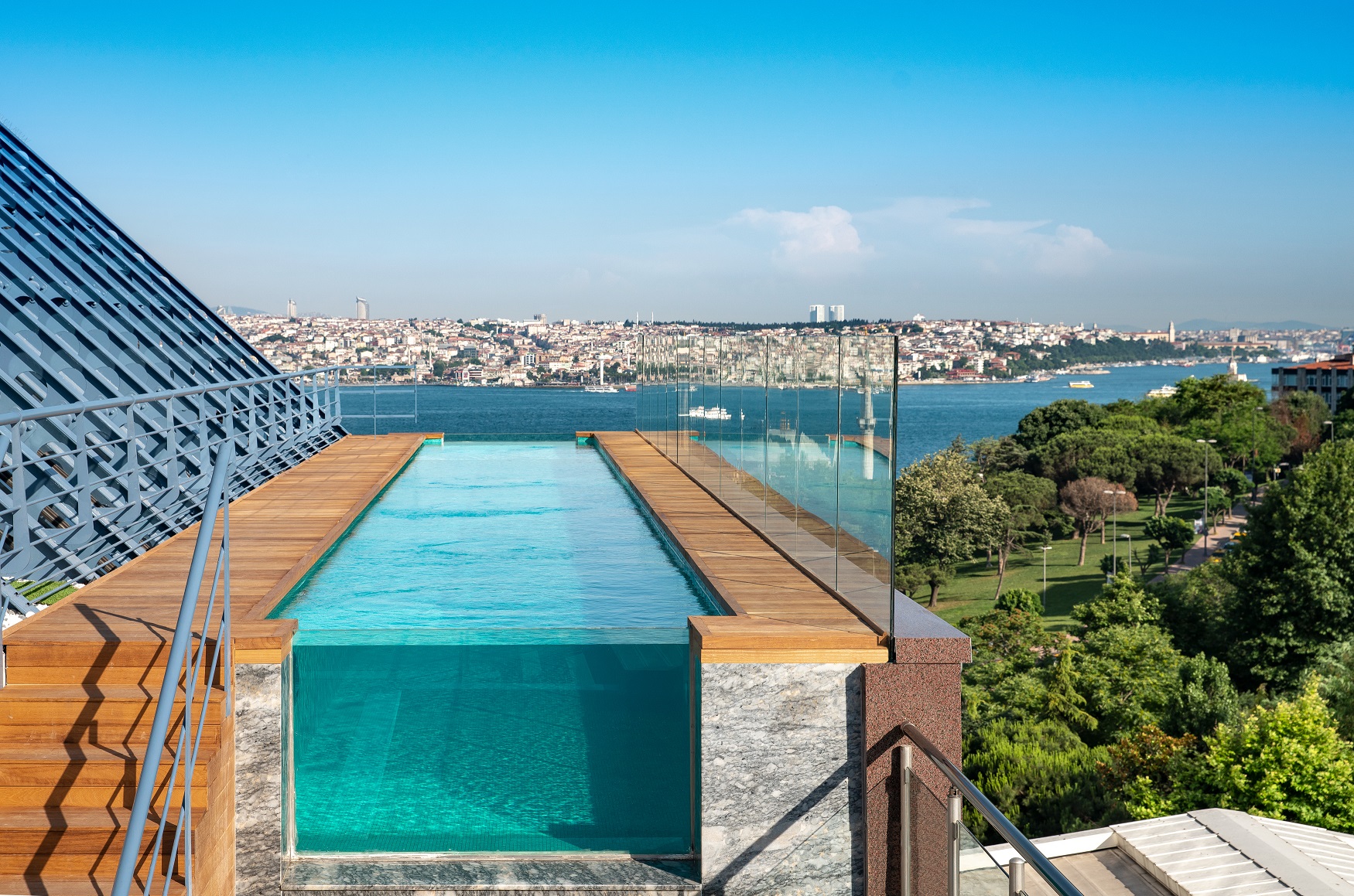 EŞSİZ BOĞAZ MANZARASI, THE RITZ-CARLTON, ISTANBUL KAPILARINI TEKRAR AÇTI